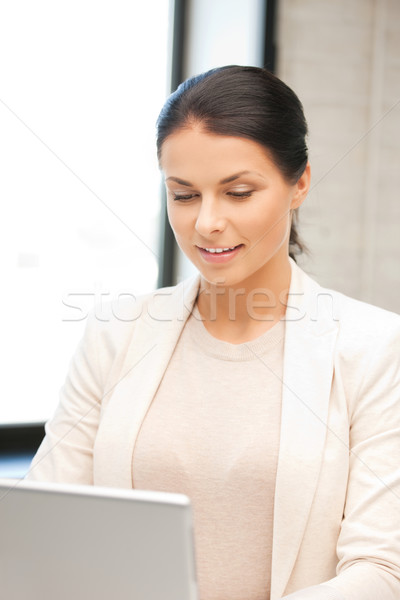 Stockfoto: Gelukkig · vrouw · laptop · computer · foto · business · kantoor