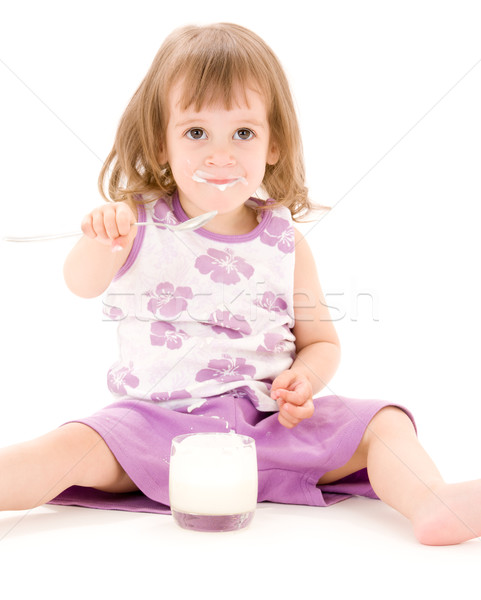 [[stock_photo]]: Petite · fille · yaourt · photos · manger · blanche · alimentaire