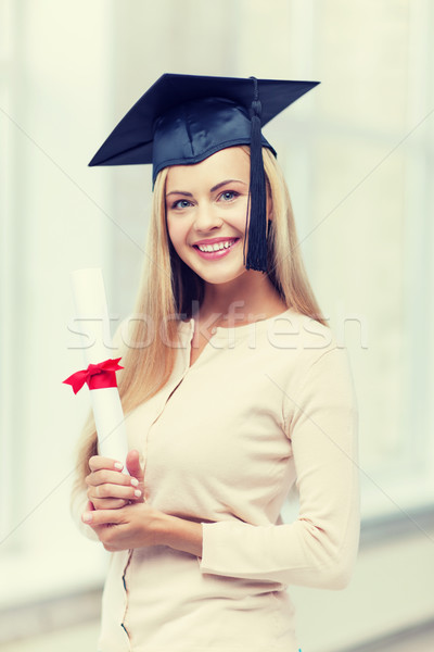 Diák érettségi sapka bizonyítvány boldog nő Stock fotó © dolgachov