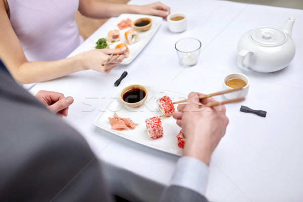 [[stock_photo]]: Couple · manger · sushis · restaurant · nourriture · de · restaurant