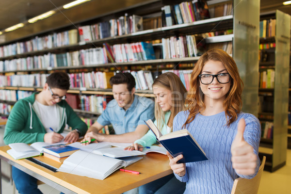 Stockfoto: Gelukkig · student · meisje · tonen · bibliotheek