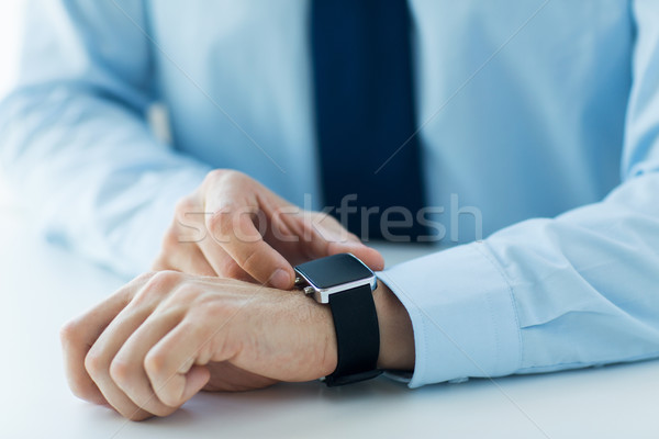 Közelkép férfi kezek okos óra üzlet Stock fotó © dolgachov