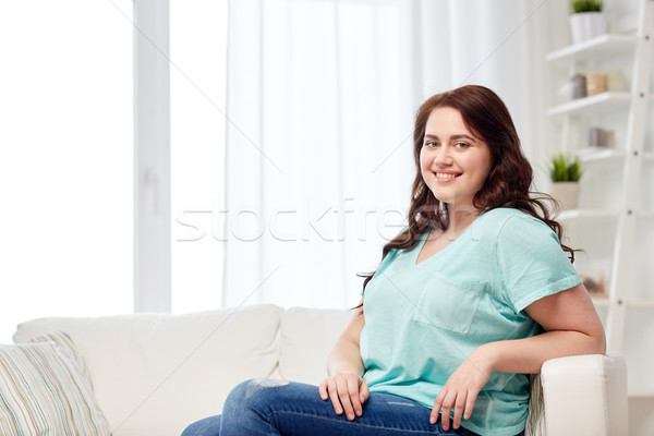 Boldog fiatal plus size nő otthon emberek Stock fotó © dolgachov