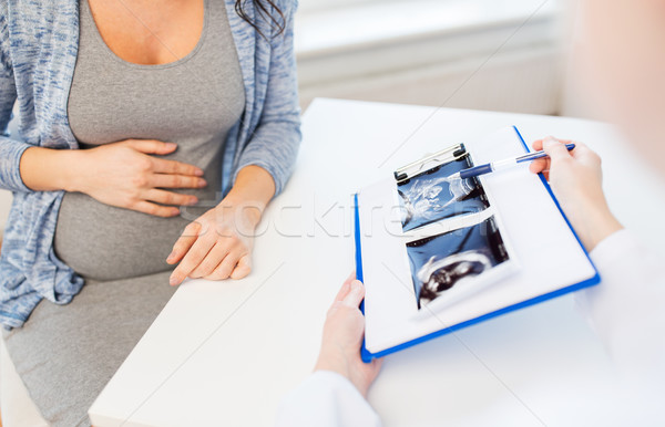 Medic femeie gravida ultrasunete sarcină ginecologie Imagine de stoc © dolgachov