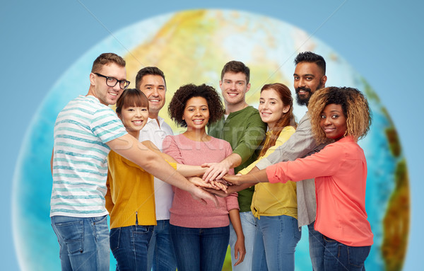 Сток-фото: международных · группа · счастливые · люди · , · держась · за · руки · разнообразия · команде