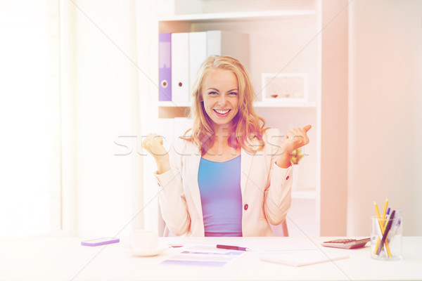 Glücklich Geschäftsfrau Erfolg Büro Geschäftsleute Stock foto © dolgachov