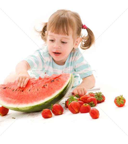 Kleines Mädchen Erdbeere Wassermelone Bild Mädchen Essen Stock foto © dolgachov