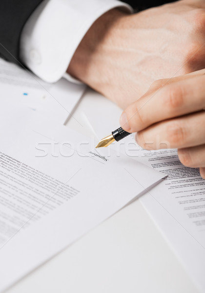 Foto stock: Homem · contrato · quadro · mão · assinatura