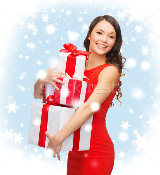 Mujer sonriente vestido rojo muchos cajas de regalo Navidad navidad Foto stock © dolgachov