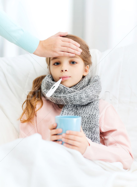 [[stock_photo]]: Malade · fille · enfant · thermomètre · mère