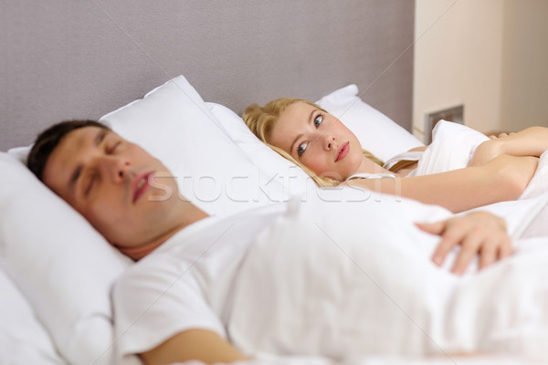 Familie paar slapen bed hotel reizen Stockfoto © dolgachov