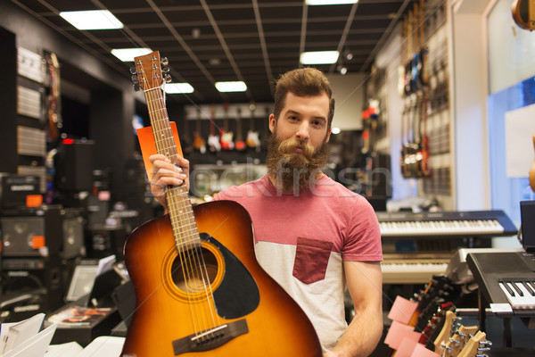 Assistent klant gitaar muziek store verkoop Stockfoto © dolgachov