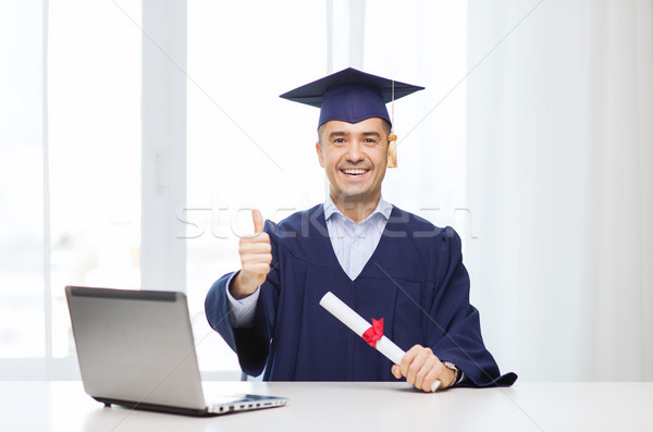 Sonriendo adulto estudiante diploma educación graduación Foto stock © dolgachov