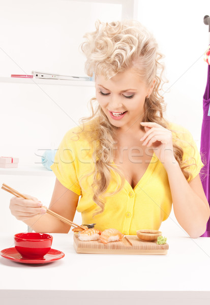 [[stock_photo]]: Femme · manger · sushis · lumineuses · photos · chambre