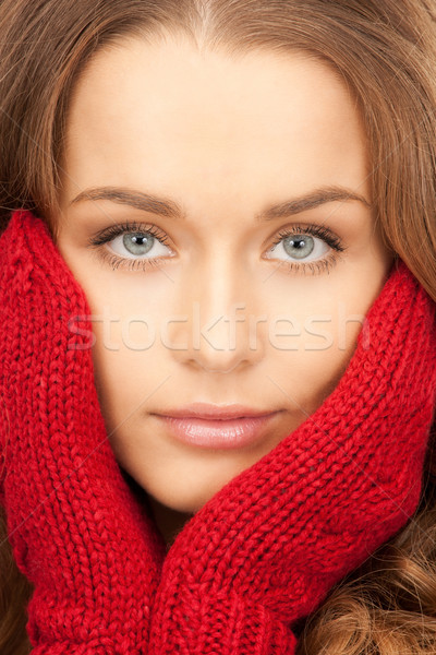 Gyönyörű nő piros ujjatlan kesztyűk kép nő tél Stock fotó © dolgachov