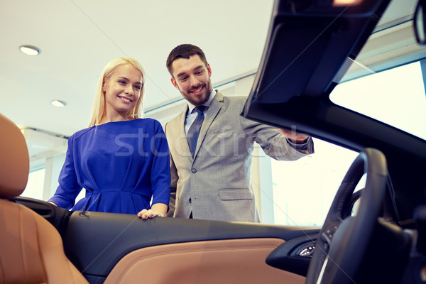 Foto stock: Feliz · Pareja · compra · coche · auto · mostrar