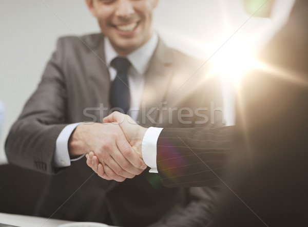 Due imprenditori stringe la mano ufficio business mani Foto d'archivio © dolgachov