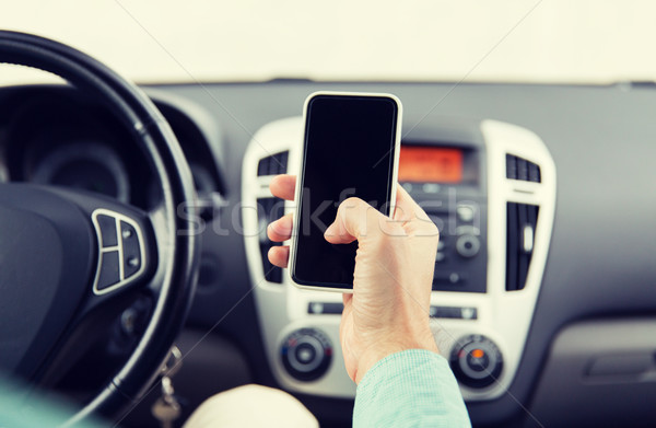 Közelkép férfi kéz okostelefon vezetés autó Stock fotó © dolgachov