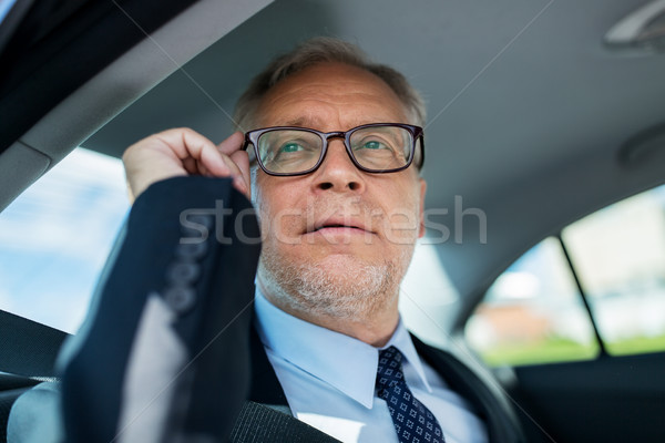 Stockfoto: Senior · zakenman · roepen · smartphone · auto · vervoer