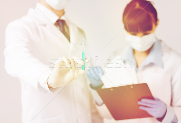 Zdjęcia stock: Lekarzy · strzykawki · opieki · zdrowotnej · medycznych · lekarza · zdrowia