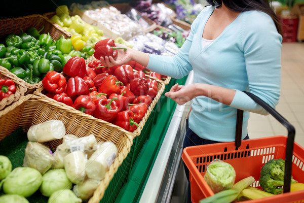 Stockfoto: Vrouw · mand · kopen · paprika · verkoop