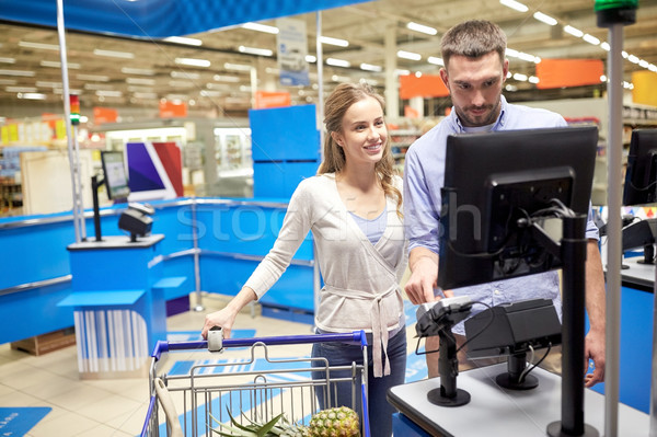 Casal compra comida mercearia caixa registradora compras Foto stock © dolgachov