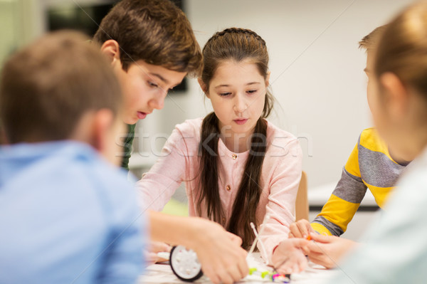 Gelukkig kinderen gebouw robots robotica school Stockfoto © dolgachov