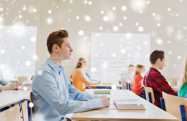 Groep studenten boeken school les onderwijs Stockfoto © dolgachov