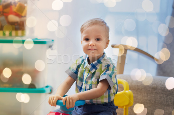 Foto stock: Feliz · pequeno · bebê · menino · condução · carro