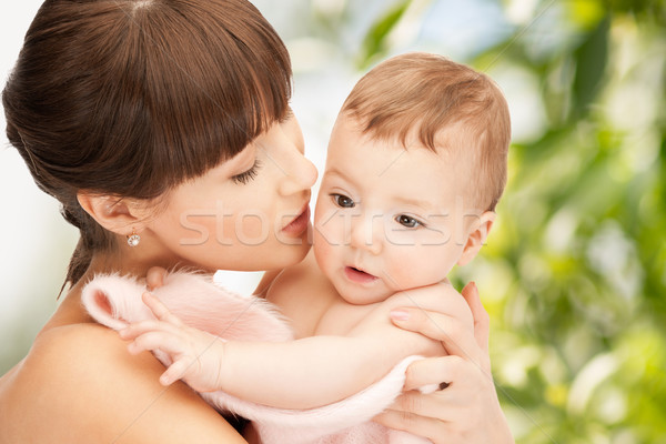 Boldog anya imádnivaló baba család gyereknevelés Stock fotó © dolgachov