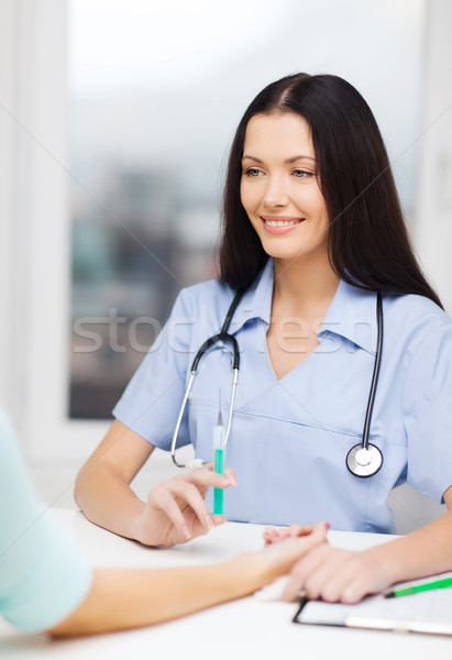笑みを浮かべて 女性 医師 看護 シリンジ 医療 ストックフォト © dolgachov