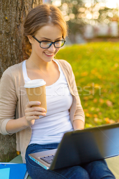 [[stock_photo]]: Adolescent · lunettes · portable · café · éducation · technologie