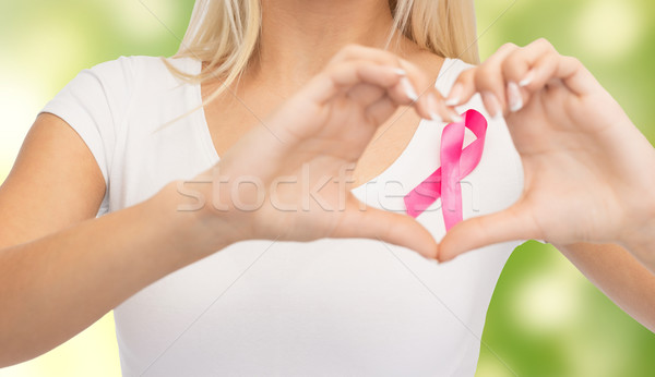 關閉 女子 粉紅色 癌症 意識 色帶 商業照片 © dolgachov