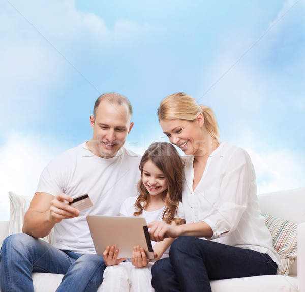Foto stock: Família · feliz · cartão · de · crédito · família · compras · tecnologia