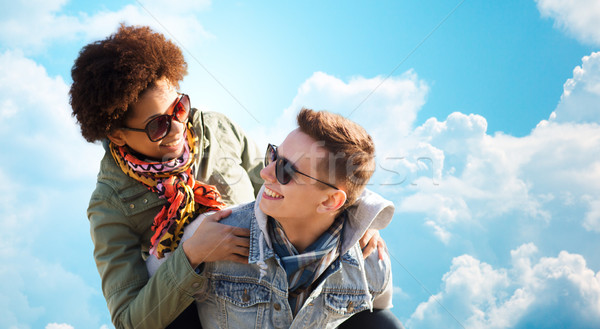 Foto stock: Feliz · adolescente · casal · ao · ar · livre · amizade