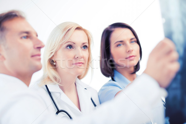 Orvosok néz röntgen egészségügy orvosi radiológia Stock fotó © dolgachov