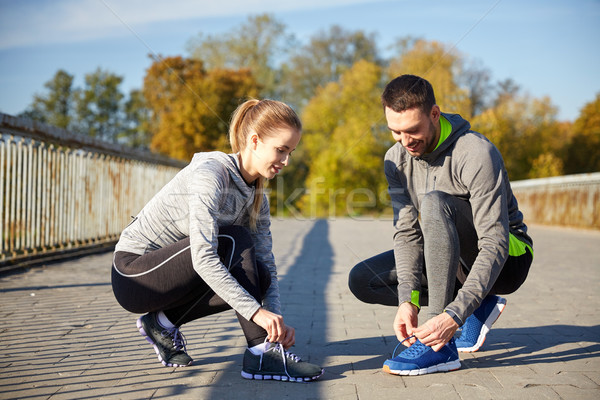 Mosolyog pár cipőfűző kint fitnessz sport Stock fotó © dolgachov