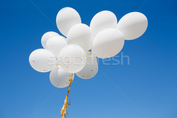 Stock fotó: Közelkép · fehér · hélium · léggömbök · kék · ég · ünnepek