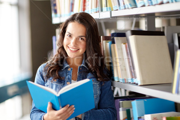 Escola secundária estudante menina leitura livro biblioteca Foto stock © dolgachov