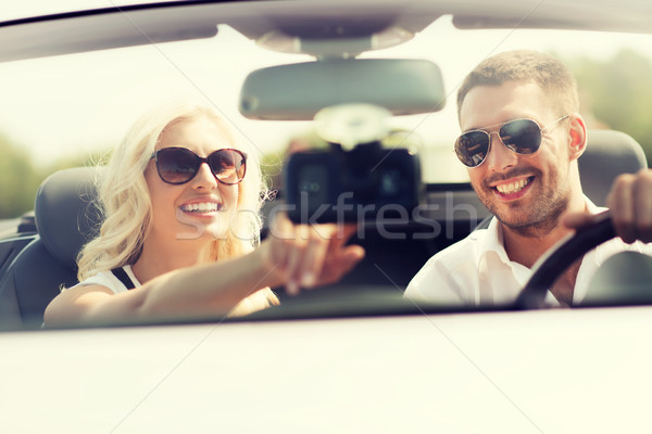 Szczęśliwy para GPS nawigacja samochodu drogowego Zdjęcia stock © dolgachov