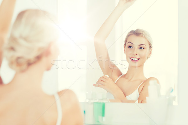 Nő dezodor fürdőszoba szépség higiénia reggel Stock fotó © dolgachov