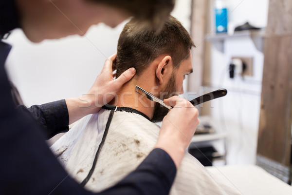 Om frizer drept aparat de ras păr oameni Imagine de stoc © dolgachov