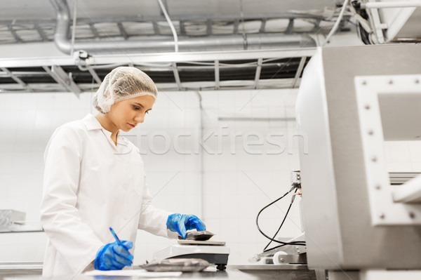 Foto d'archivio: Donna · lavoro · gelato · fabbrica · alimentare · produzione