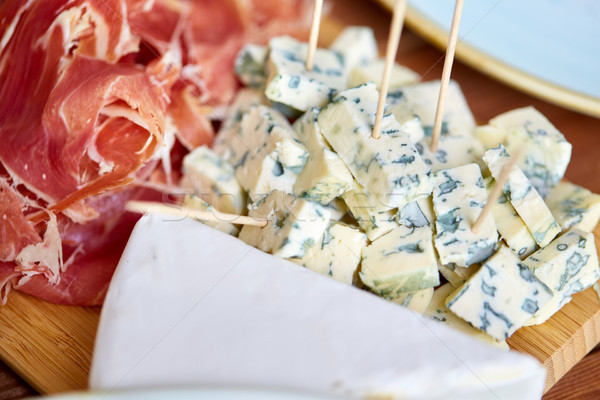 Schimmelkaas ham voedsel catering eten Stockfoto © dolgachov