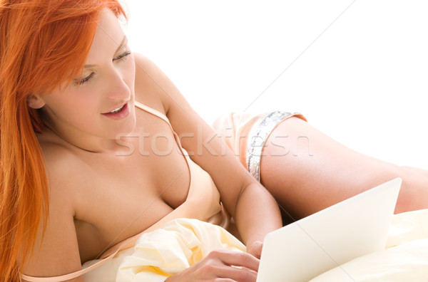 Stock fotó: Boldog · vörös · hajú · nő · nő · laptop · számítógép · kép · internet