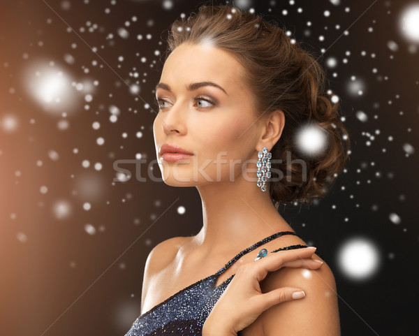 Femme diamant boucles d'oreilles bijoux luxe vip Photo stock © dolgachov