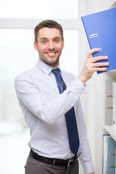 Gut aussehend Geschäftsmann Ernte Ordner Büro Business Stock foto © dolgachov