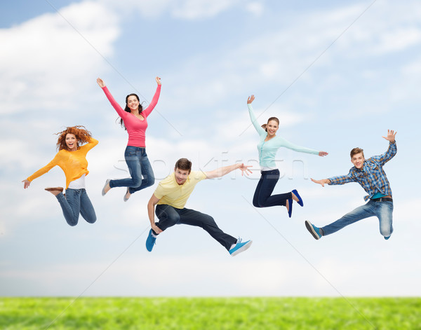 Stockfoto: Groep · glimlachend · tieners · springen · lucht · geluk