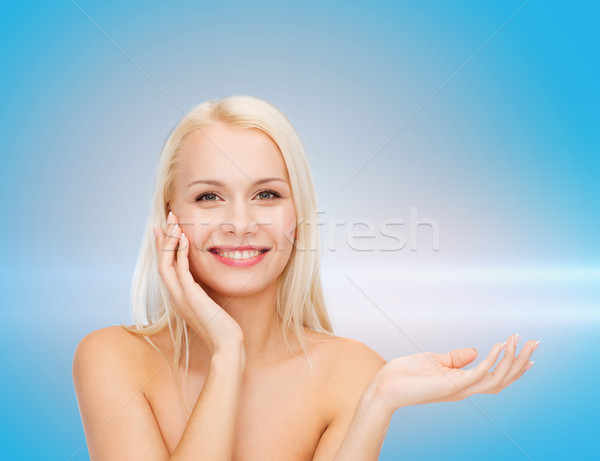 Glimlachende vrouw denkbeeldig lotion jar gezondheid Stockfoto © dolgachov