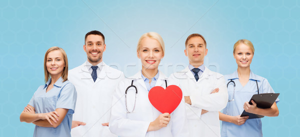 [[stock_photo]]: Groupe · souriant · médecins · rouge · forme · de · coeur · médecine